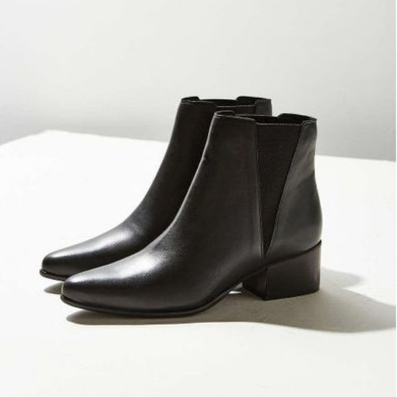 (SOLD) Urban Outfitters Black Pola Leather Chelsea Boot - Picture 1 of 8